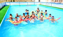 Manisalı çocuklar için portatif yüzme havuzu