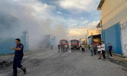 Nazilli'deki hurdacıda yangın çıktı: 2 kişi dumandan etkilendi