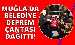 Muğla'da belediye vatandaşlara deprem çantası dağıttı