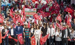 Karşıya Çarşı'da yer gök kırmızı-beyaz oldu
