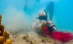 Bodrum’un engin maviliğinde temizlik devam ediyor