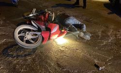 Motosiklet park halindeki motosiklete çarptı