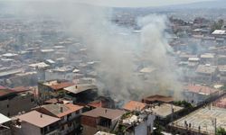Hurdalık yangını büyüdü, evler küle döndü