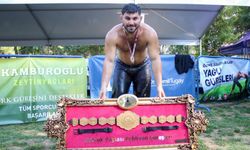 İzmir’in yağlı güreş şöleninde başpehlivan Erkan Taş oldu