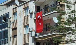 Saldırının olduğu sokak Türk bayraklarıyla donatıldı