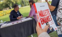 Başkan Tugay "Millete Emanet" kitabını İmamoğlu adına imzaladı