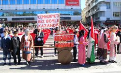 Uşak'ta Türkiye Cumhuriyetinin 102. yaşı coşkuyla kutlandı