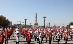 Cumhuriyet'in 102'nci yılına İzmir'de coşkulu kutlama