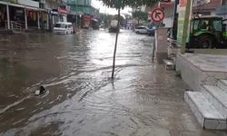 İzmir'in kuzey ilçelerinde kuvvetli sağanak yağış