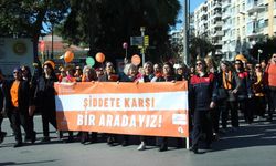 İzmirli kadınlardan 'turuncu' yürüyüş