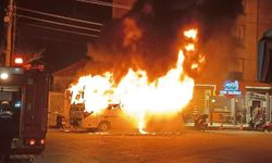 Manisa'da servis otobüsü alev alev yandı