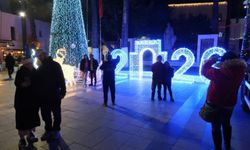 Meydanın ışıltısı fotoğraf karelerine yansıdı