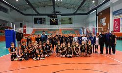 Minik voleybolcular Köyceğiz’de buluştu