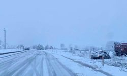 Kütahya beyaza büründü, kar yağışı ulaşımı olumsuz etkiledi