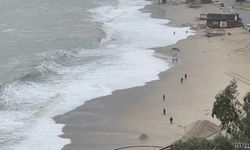 Sağanak yağış, Ölüdeniz'in rengini değiştirdi