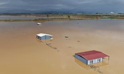 İzmir'de sağanak ovayı göle çevirdi