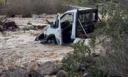 İzmir'de derede mahsur kalan 3 kişi kurtarıldı