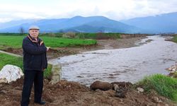 Ödemiş'te baraj tahliye suyu sel oldu, geçtiği tarlaları küçülttü