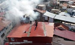 İzmir'de metruk binada yangın