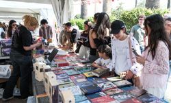 İzmir'de edebiyatın kalbi Kültürpark'ta attı