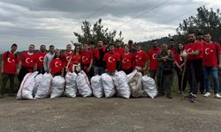 Doğa için yürüyen gençler 40 çuval çöp topladı