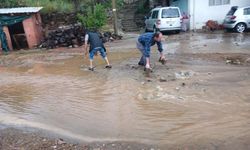 Manisa'da sağanak ve dolu etkili oldu
