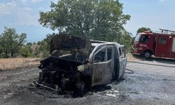 Manisa’da kamyonet küle döndü