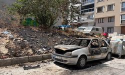 Çöplük alanda çıkan yangın otomobili küle çevirdi