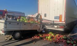 Manisa’da kamyonet tıra çarptı: 1’i ağır 2 yaralı