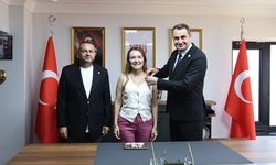 Konak Belediye Başkanı Nilüfer Çınarlı Mutlu YENİ Parti'ye katıldı