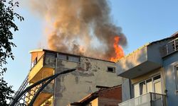 Uşak'ta korkutan çatı yangını