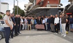 Manisa’da silahlı soygun girişimini kınayan kuyumcular aynı anda kepenk indirdi
