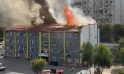 İzmir'de okul çatısında korkutan yangın