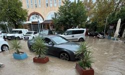 Çeşme’de şiddetli yağış hayatı olumsuz etkiledi