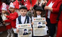 Manisa’da çocuklar cumhuriyeti tarihi gazetelerle kutladı
