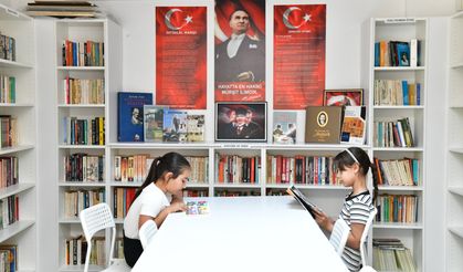 Çiğli'de cumhuriyet ışığını taşıyan mahalle kütüphanesi açıldı