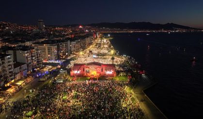 İzmir'de CHP'den "Millet İradesine Sahip Çıkıyor İzmir Mitingi"