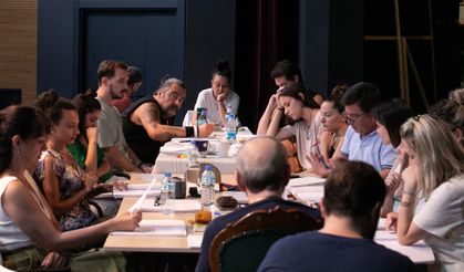 İzmir Şehir Tiyatroları "Cadı Kazanı"nın provalarına başladı