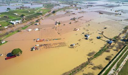 Gediz Nehri taştı, köprüler alarm veriyor