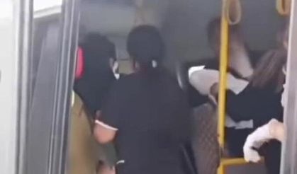 İzmir'de sancılanan kadın dolmuşta doğum yaptı