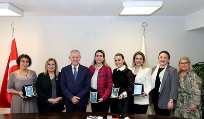 İZSİAD'da kadınların başarı hikayeleri ve toplumsal temsil konuşuldu