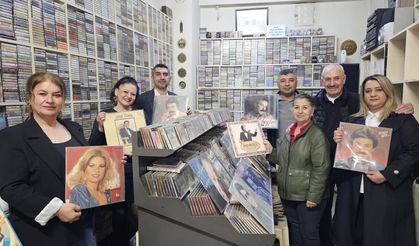 Teknolojiye direndi, 50 yıldır plak ve kaset satıyor