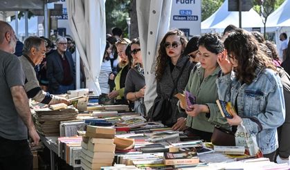 İzmirliler İZKİTAP'a akın etti