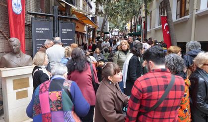 İzmirliler Dario Moreno Sokak Şenliği'ne akın etti