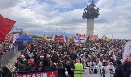 İzmir'de 1 Mayıs coşkuyla kutlandı