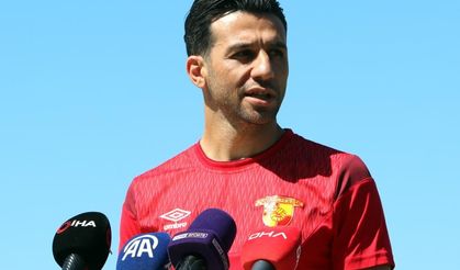 Göztepe'de İsmail Köybaşı futbolu bıraktı