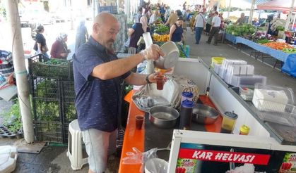 Muğla’da kavurucu sıcaklarda kar helvası ile serinliyorlar