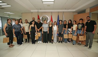 İzmir'de üniversite öğrencilerine  belediyeden burs