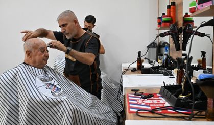 Manisa Emekli Kafe'de kuaför ve berber hizmeti başladı