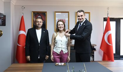 Konak Belediye Başkanı Nilüfer Çınarlı Mutlu YENİ Parti'ye katıldı